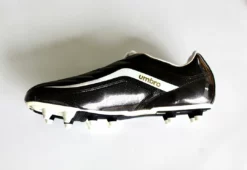 Umbro Swerve Gloss Men's Soccer Shoe