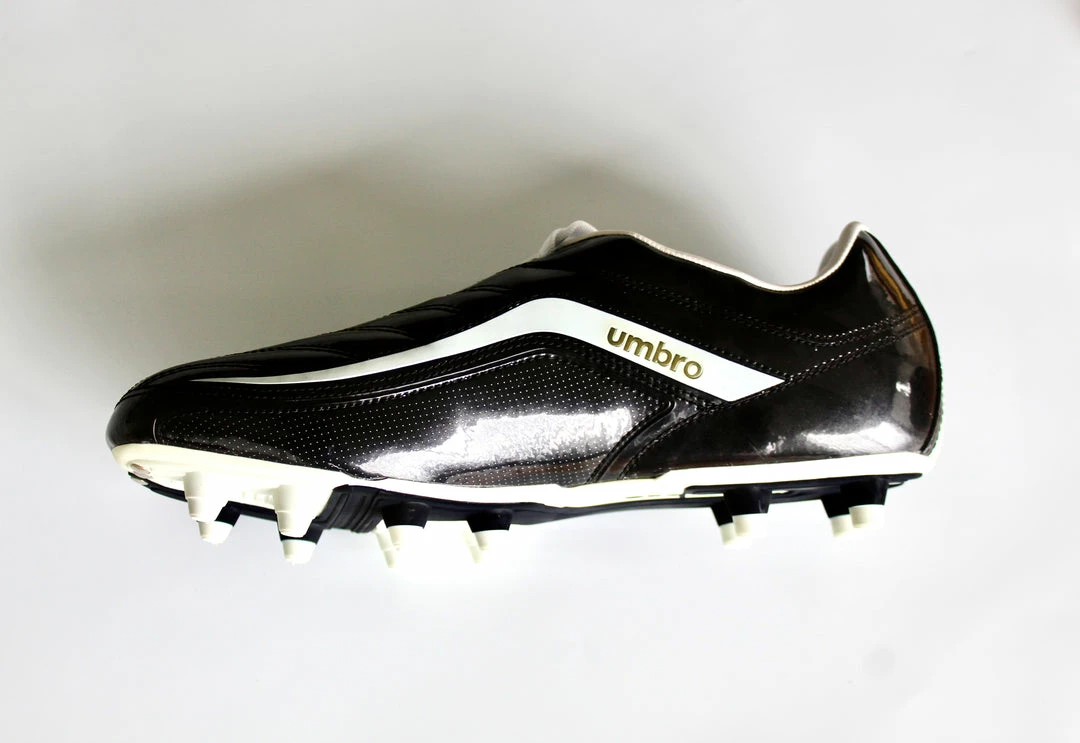 Umbro Swerve Gloss Men's Soccer Shoe